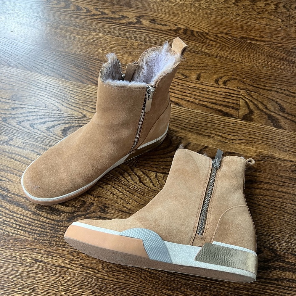 Dolce Vita Zucca faux-fur lined suede sneakers  tan sz 10